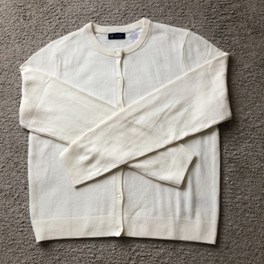 GAP Cardigan Sweater.NWT.